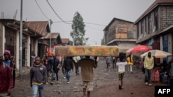 "Le Secrétaire général rappelle à toutes les parties au conflit les obligations qui leur incombent en vertu du droit humanitaire international", dit le communiqué.