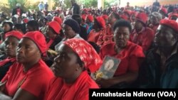 Supporters of MDC-T vice president Thokozani Khupe holding a meeting Sunday in Bulawayo.