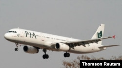 파키스탄 국제항공(PIA) 여객기가 지난 달 이슬라마바드 국제공항에 착륙 중이다.