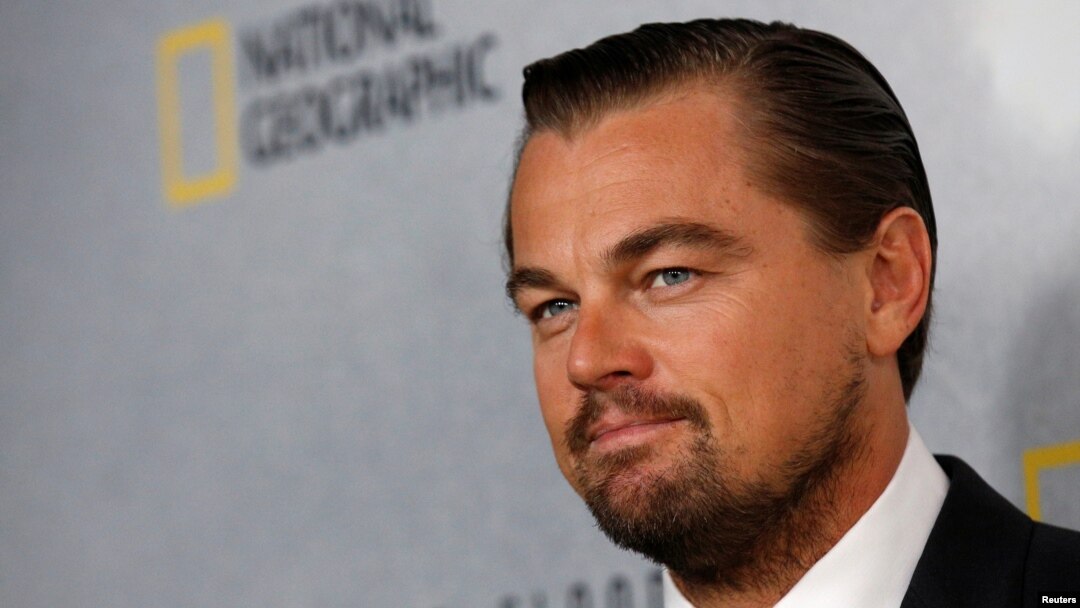 Leonardo DiCaprio berpose sebelum penayangan film dokumenternya di Markas Besar PBB di New York (20/10). (Reuters/Brendan McDermid)