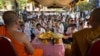 Parliament members, officers and supporters of the Cambodian National Rescue Party gather to commemorate the victims of the 1997 grenade attack in Wat Botum park, Phnom Penh, Wednesday March 30, 2016. (Leng Len/VOA Khmer)