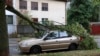 Drvo srušeno ispred kuće u Zagrebu, 19. jula 2023. (Foto: AP)