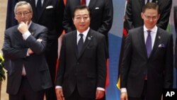 5일 라오스에서 열린 아시아유럽 정상회의 ASEM에 참석한 일본의 노다 요시히코 총리(가운데).