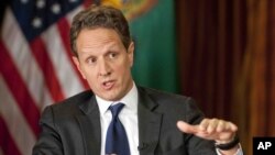 Menteri Keuangan AS Timothy Geithner menegaskan hanya ada satu solusi untuk menghindari jurang fiskal, yaitu meningkatkan pajak warga kaya AS (2/12). 