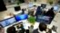 新華社新聞編輯部的工作人員製作政治動畫（2016年2月24日）。