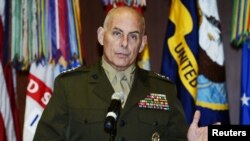 El General John F. Kelly se reunió con altos oficiales de El Salvador.