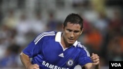 Frank Lampard yang bermain untuk klub Chelsea, mencetak goal tunggal Inggris ke gawang Spanyol (12/11).