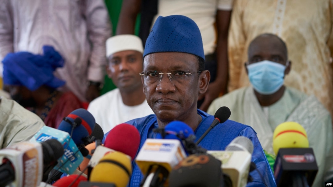 Choguel Maiga, umushikiranganji wa mbere wa Mali, mu kiganiro n'abamenyeshamakuru i Bamako muri Mali