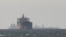 资料照片：美国与以色列与伊朗发生冲突之际，从与阿曼穆桑达姆行政区接壤的拉斯海马北部眺望，可见霍尔木兹海峡附近的波斯湾上航行的货轮。(2026年3月11日)