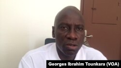 Johnson Kouassi Zamina, secrétaire général de la Coordination nationale des enseignants-chercheurs (CNEC), le syndicat à l'origine de la grève à l'université de Cocody, Côte d’Ivoire, 12 décembre 2017. (VOA/ Georges Ibrahim Tounkara)