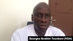 Johnson Kouassi Zamina, secrétaire général de la Coordination nationale des enseignants-chercheurs (CNEC), le syndicat à l'origine de la grève à l'université de Cocody, Côte d’Ivoire, 12 décembre 2017. (VOA/ Georges Ibrahim Tounkara)