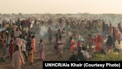 2023년 11월 남수단으로 들어오는 남수단 귀환민과 수단 난민들이 조다 검문소를 통과하고 있다. (자료사진)