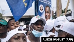 Des partisans du président sortant de la République du Congo, Denis Sassou-Nguesso, candidat à l'élection présidentielle, assistent à son dernier meeting de campagne à Brazzaville, le 19 mars 2021.