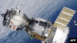 Shtyhet për një ditë nisja e anijes Soyuz drejt Tokës