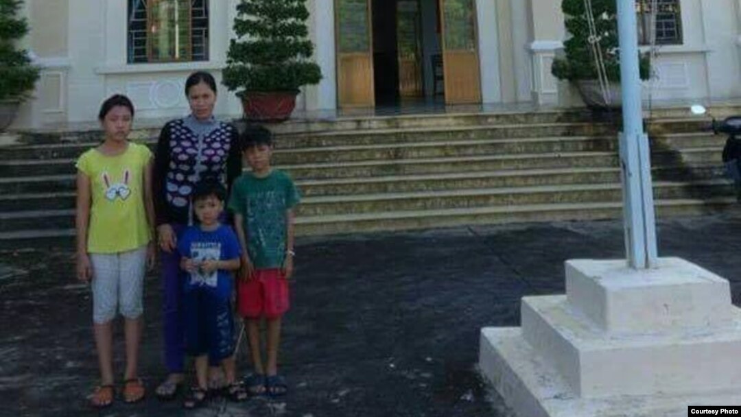 Chị Trần Thị Lụa và các con