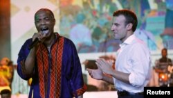 Emmanuel Macron Tare Da Femi Kuti a gidan rawar tunawa da shahararren mawaki Fela Kuti