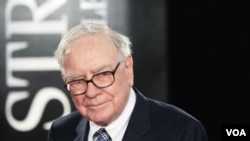 El adinerado inversionista Warren Buffet fue otro de los que asistió a la reunión con Obama.