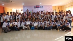 Community Youth Network at the annual reflection workshop on “Result and Role of CYN in Raising Awareness on Safe Migration and Prevention of Human Trafficking in Cambodia” on June 12, 2015, Phnom Penh. (Nov Povleakhena/VOA Khmer)