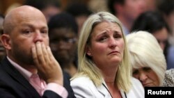 Des membres de la famille de Reeva Steenkamp lors du procès de Pistorius, en Afrique du Sud, le 12 septembre 2014.