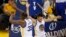 Stephen Curry et Kevin Durant lors de la finale NBA 2017 à Oakland, Etats-Unis le 4 juin 2017. (Cary Edmondson / USA TODAY Sports)