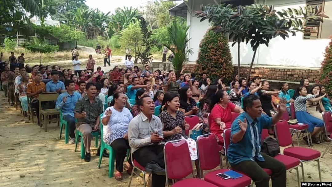 Jemaat Gereja Sidang Jemaat Allah (GSJA) di Kelurahan Kenali Barat, Kecamatan Alam Barajo, Kota Jambi sedang beribadah, 30 september 2018. (Foto: PGI)