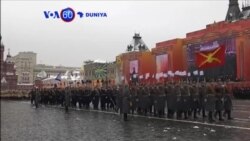 VOA60 DUNIYA: RUSSIA Dubban Sojojin Rasha Sun Yi Machi A Filin Red Square Dake Brining Moscow Sanye Da Kayan Soja Na Tarihi