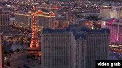 Curiosamente lo único que quedó iluminado durante el apagón fue la icónica réplica de la Torre Eiffel, frente al edificio