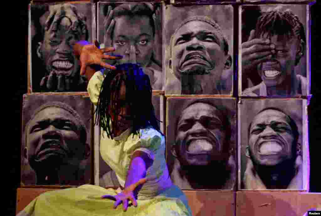 هنرنمایی یک هنرمند ناشنوا و لال در جشنواره هنری در ساحل عاج