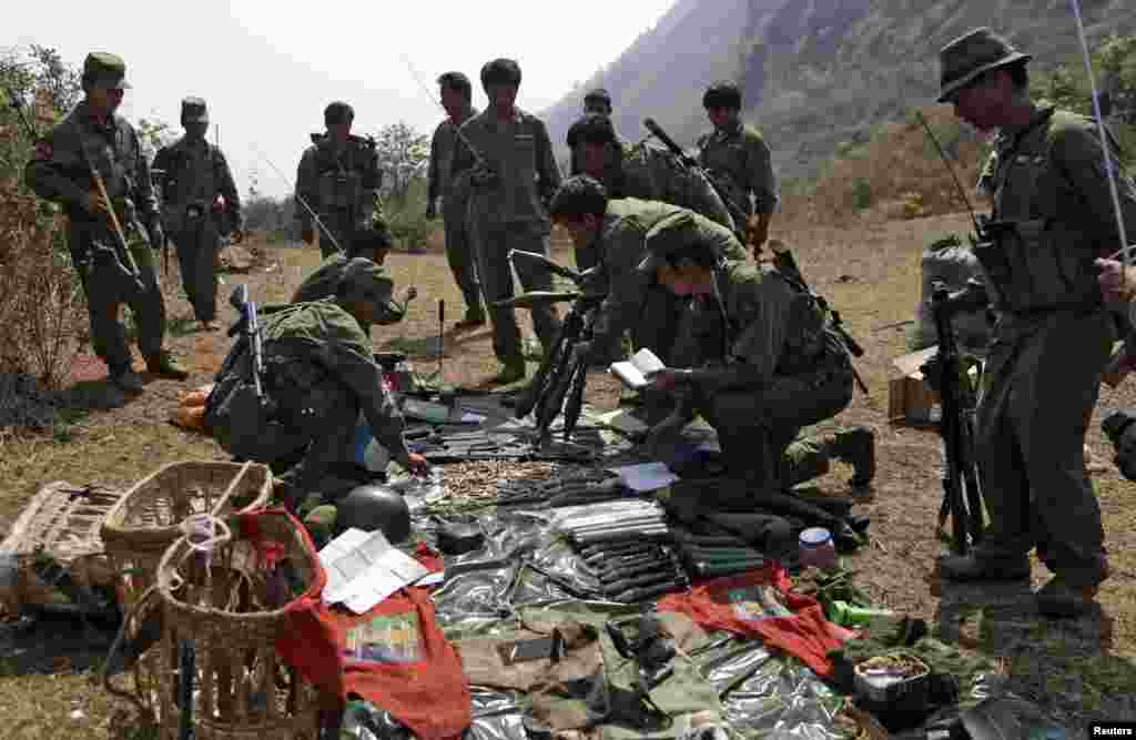 Rebel soldiers of the Myanmar National Democratic Alliance Army (MNDAA) examine weapons and ammunition at a military base in Kokang region March 10, 2015. Fighting broke out last month between Myanmar&#39;s army and MNDAA, which groups remnants of the Communist Party of Burma, a powerful Chinese-backed guerrilla force that battled Myanmar&#39;s government before splintering in 1989. Picture taken March 10, 2015.