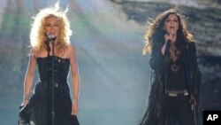 Little Big Town actuando durante la entrega de premios ACM en Las Vegas, Nevada, en 2012.

