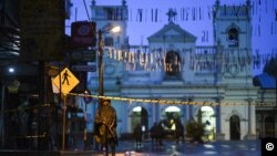 Tentara Sri Lanka menjaga ketat Gereja Santo Antonius di Kolombo, 25 April 2019. 