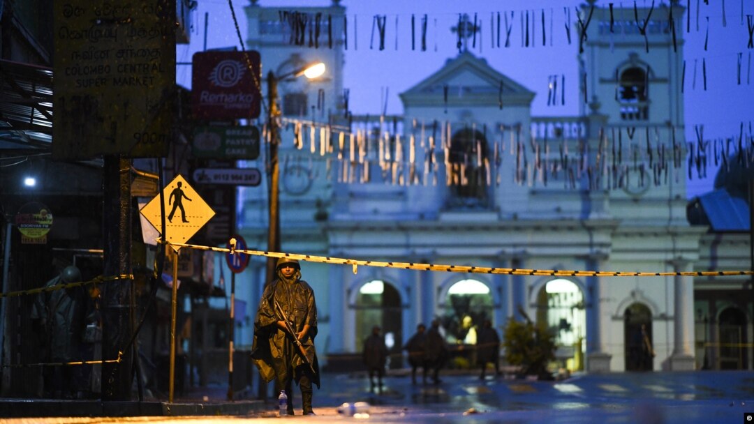 Sri Lankan soldiers stand guard in the rain at St. Anthony's Shrine in Colombo, April 25, 2019. Sri Lanka's Catholic church suspended all public services over security fears, and authorities urged Muslims to pray at home Friday rather than attend a mosque.