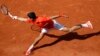Novak Đoković u duelu sa Aleksandrom Zverevom u četvrtfinalu Rolan Garosa (Foto: AP/Michel Euler) 