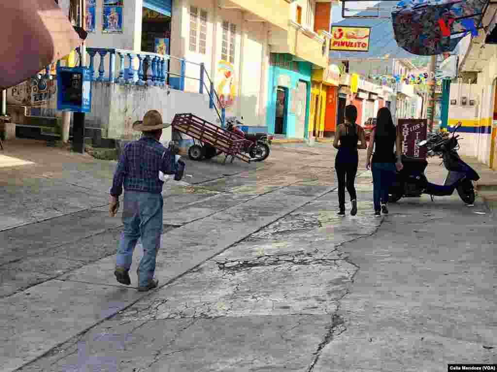 Un hombre en el mercado Santa Catarina Mita&nbsp;