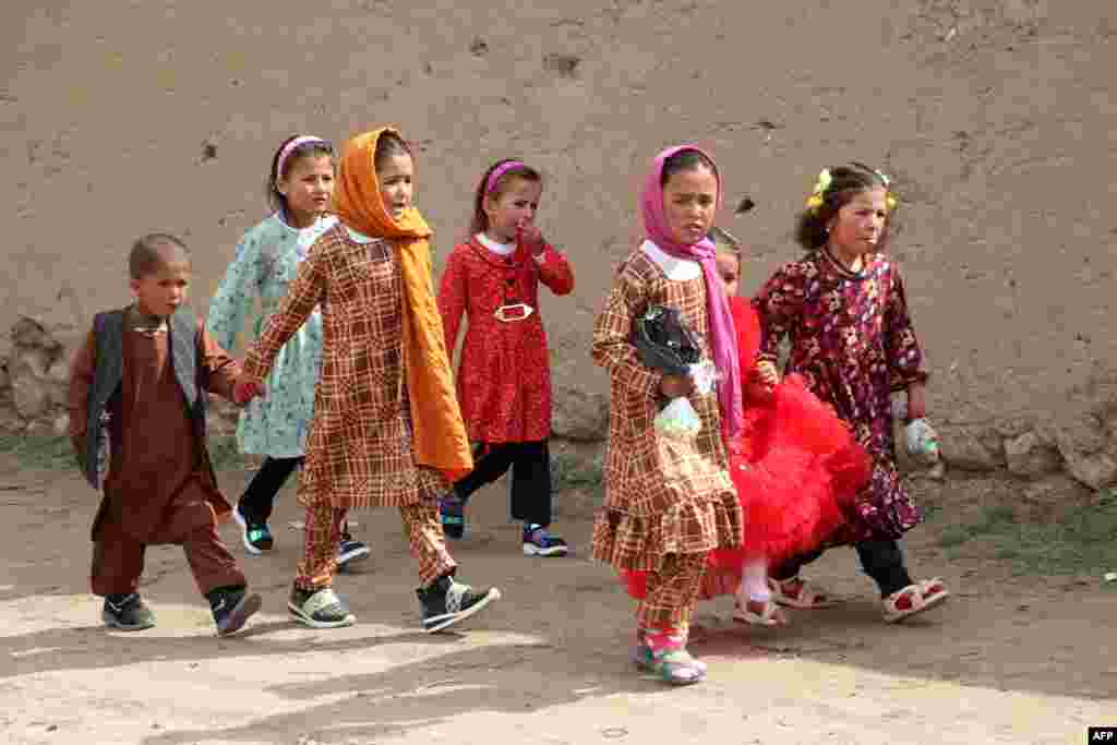 کودکان در روز اول عید فطر در ولایت بدخشان