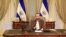 El presidente de El Salvador, Nayib Bukele, habla durante una transmisión televisada desde la casa presidencial en San Salvador, el pasado 17 de mayo.