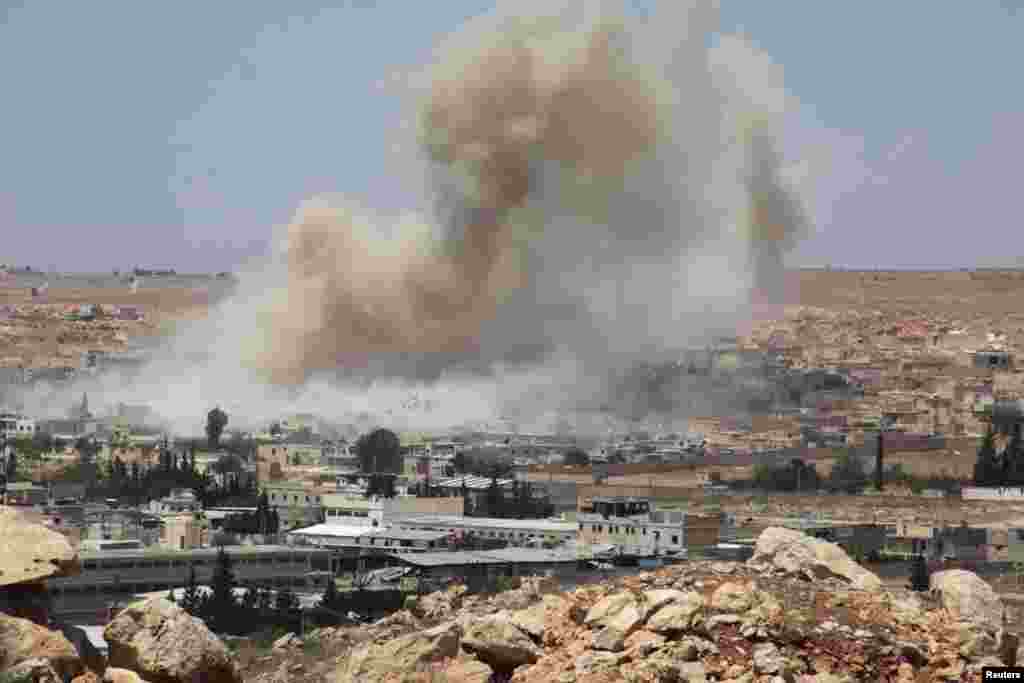 Smoke rises from Handarat camp. Syrian army forces loyal to President Bashar al-Assad claim they are responsible for the shells dropped from their warplanes, near Aleppo, May 21, 2014.