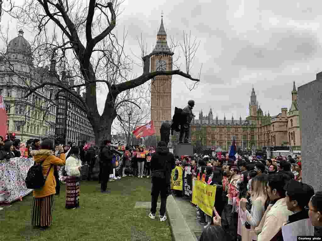 ယူကေနိုင်ငံ လန်ဒန်မြို့တော်မှာ ဒီနေ့ကျင်းပတဲ့ စစ်တပ်အာဏာသိမ်း ၄ နှစ်ပြည့် ဆန့်ကျင်ဆန္ဒပြပွဲ မြင်ကွင်း။ ဖေဖေါ်ဝါရီ ၁၊ ၂၀၂၅ (Photo Credit: NUG office, UK)