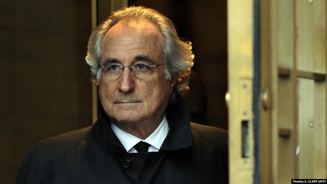Bernard Madoff, penipu skema Ponzi terbesar dalam sejarah, ketika diadili di New York tahun 2009 (foto: dok).