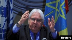 জাতিসংঘের মানবাধিকার বিষয়ক নতুন আন্ডার সেক্রেটারি জেনারেল মার্টিন গ্রিফিথস টিগ্রায় অঞ্চল পরিদর্শন করার পর ইথিওপিয়ার আদ্দিস আবাবায়, টিগ্রায়ের মানবিক সংকট নিয়ে একটি সংবাদ সম্মেলনে বক্তব্য রাখছেন। ৩রা আগস্ট, ২০২১, ছবি- রয়টার্স/টিকসা নেগেরি