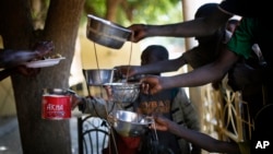 Distribution de nourriture à Gao, au nord du Mali, le 8 février 2013.