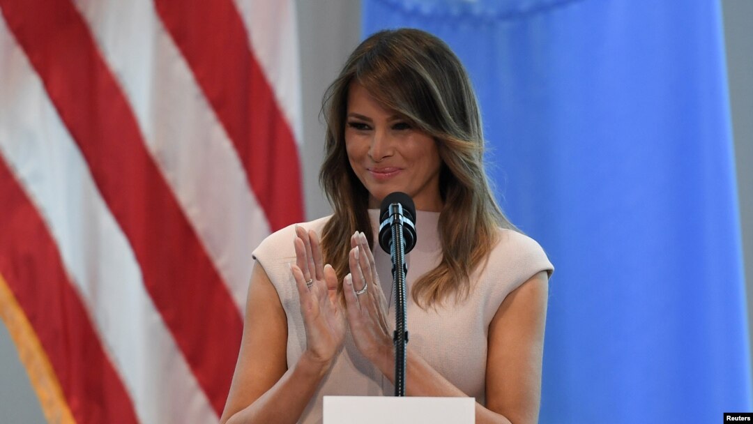 La primera dama de EE.UU.,Melania Trump, pronuncia un discurso sobre su iniciativa "Se Mejor" (Be Best) durante una recepción para invitados a la 73 Asamblea General de la ONU, en la misión de EE.UU. en las Naciones Unidas. Septiembre 26 de 2018. Foto: Reuters/Darren Ornitz.