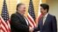 El secretario de Estado de EE.UU., Mike Pompeo, izquierda, se reunió con el primer ministro japonés Shinzo Abe para hablar sobre la política hacia Corea del Norte. 