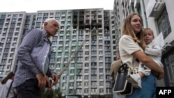 Российский дрон поразил многоэтажный дом в Киеве (Фото: Vladyslav Musiienko / AFP)