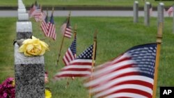 El lunes es el Día de los Caídos, un día festivo federal de EE. UU. para honrar a aquellos que murieron mientras prestaban servicio militar. 