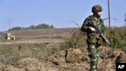 A Greek soldier patrols near the northeastern Greek village of Nea Vyssa, in the Greek-Turkish borders, 5 Nov 2010 (file photo)