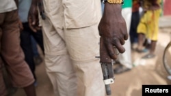 Un membre de l'armée anti-Balaka à Bocaranga, en Centrafrique, le 28 avril 2017.