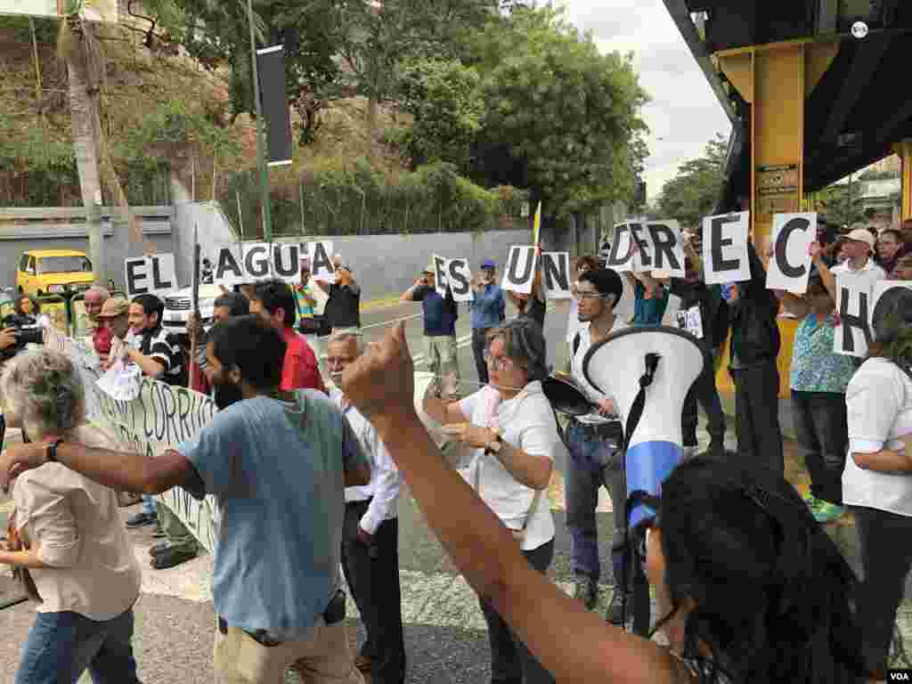Los ciudadanos catalogan de "pésimo" el sericio de agua en Venezuela. 
