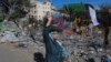 Палестинці під час тимчасового перемир'я між Ізраїлем і бойовиками ХАМАСу. AP Photo/Hatem Ali
