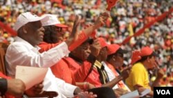 José Eduardo dos Santos no comício de encerramento da campanha eleitoral de 2012, no estádio 11 de Novembro, em Luanda (MPLA)